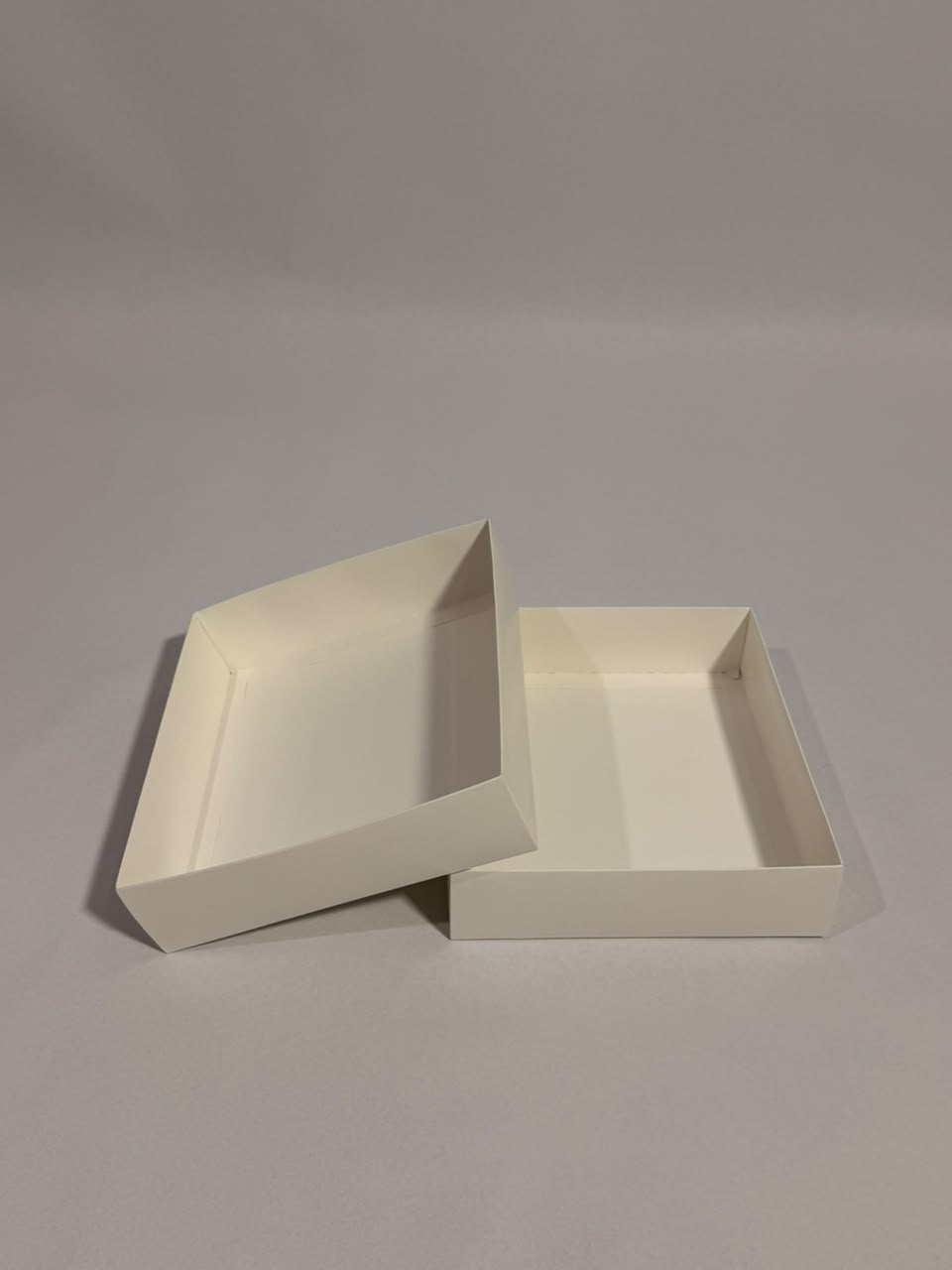 Caixa Branca Kraft Pack Force - caixas abertas
