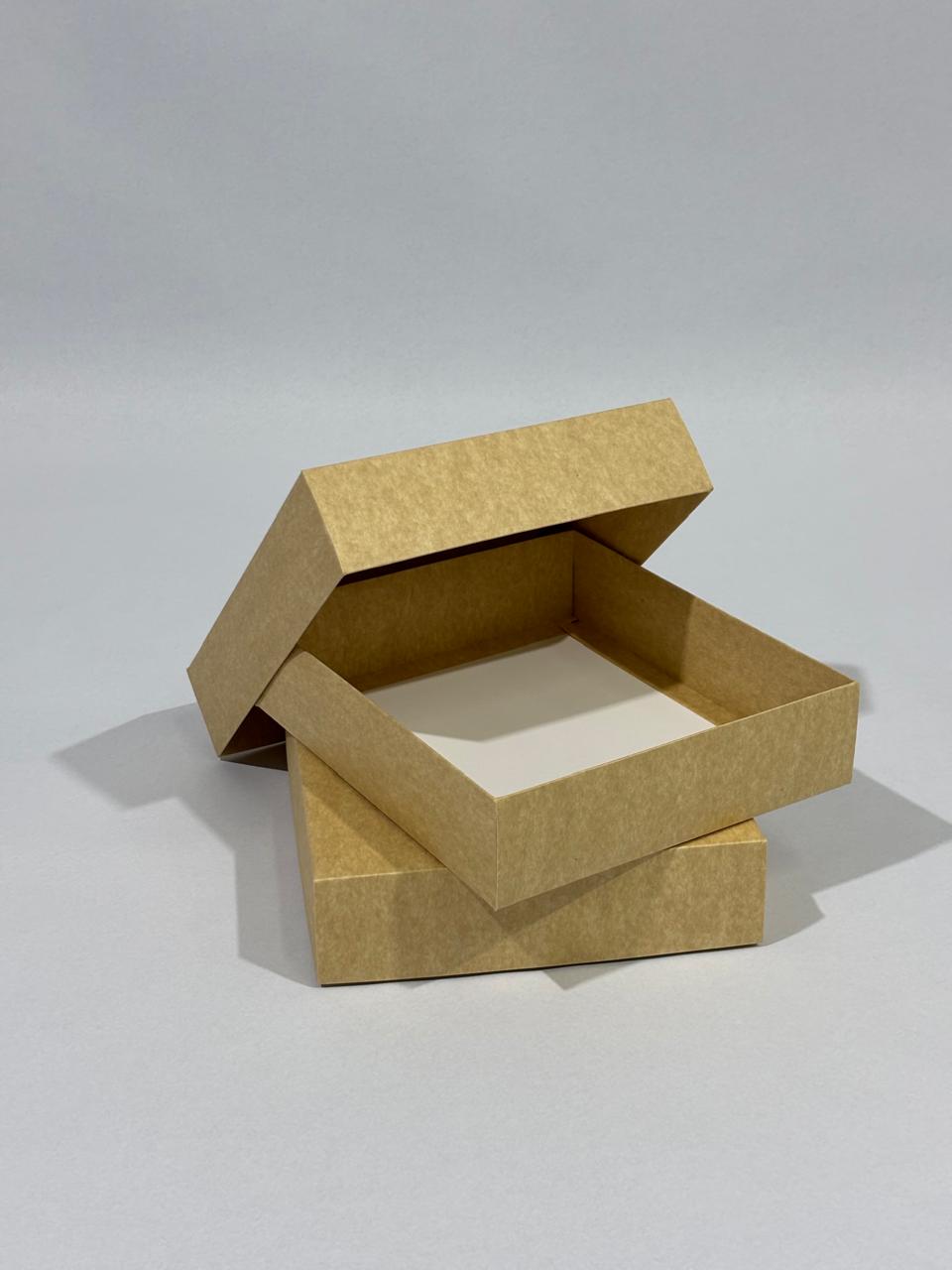 Sacola com alça vazada com laminação, papel kraft, Pack Force