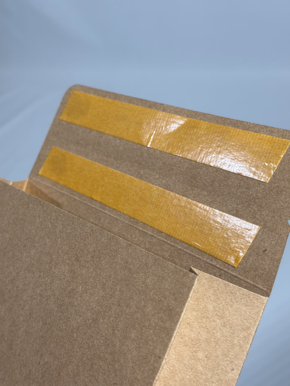Envelope Ecommerce sem laminação Pack Force - detalhe do lacre